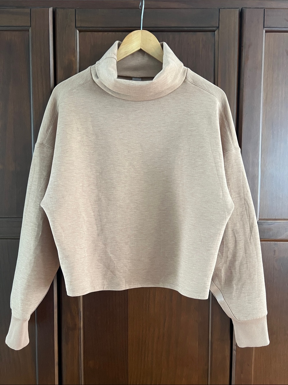 RHONE Heathered Taupe Athleisure Crop Turtleneck Sweatshirt Size M Logo Trim